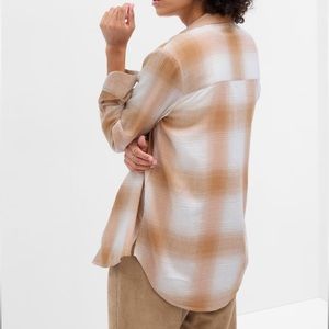 Women’s Gap button up top NWT size XL